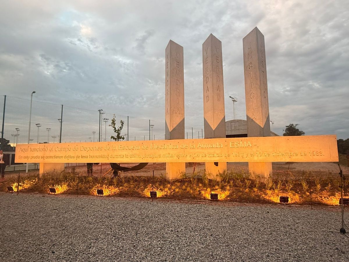 Sobrevivientes de la ESMA reclaman la devolución del campo de deportes cedido a River