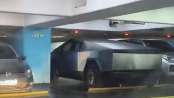 Más problemas en el bloque libertario: Manuel Quintar llegó al Congreso en una Tesla Cybertruck valuada en US$300.000