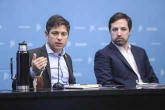 Frente a la motosierra nacional en salud, Kicillof y Kreplak convocan a intendentes para reclamar a Milei