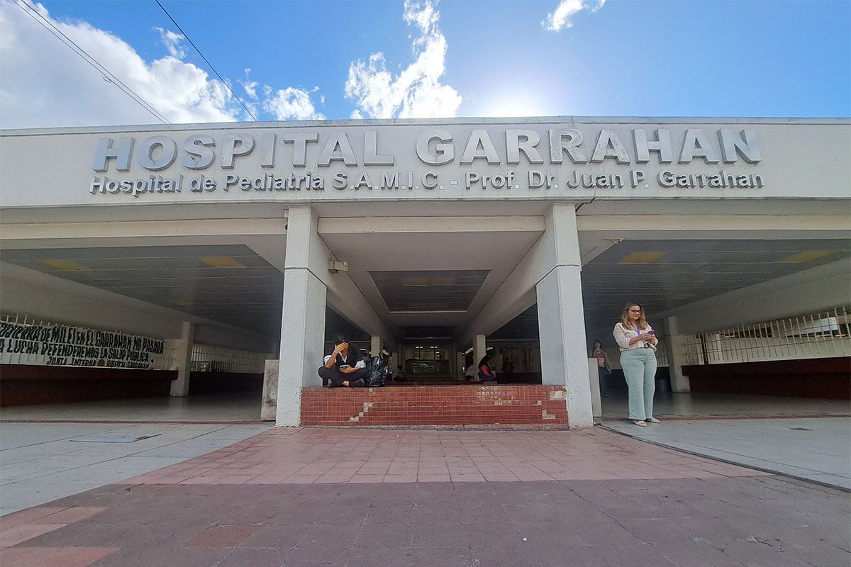 Pasaje, estadía y hotel 4 estrellas: denuncian el uso de fondos del Garrahan para el viaje a Europa de uno de sus directivos
