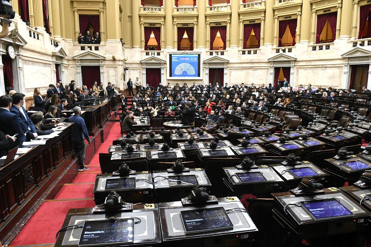 La oposición no logró el quorum y el oficialismo volvió a blindar a Adorni de la interpelación en Diputados