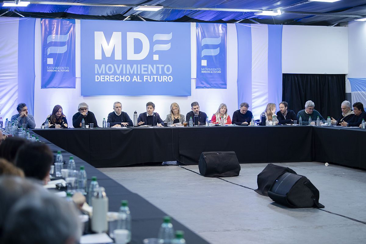 En una cumbre con su tropa, Kicillof pidió «no caer en provocaciones» y dejó abierta la posibilidad de ir a una PASO
