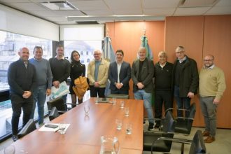 La Provincia firmó convenios clave para asegurar el transporte público en el interior bonaerense