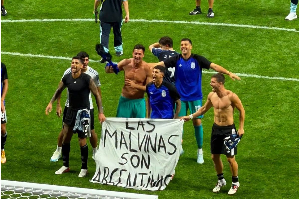 La FIFA abrió un expediente contra la AFA y varios jugadores por la bandera de Malvinas