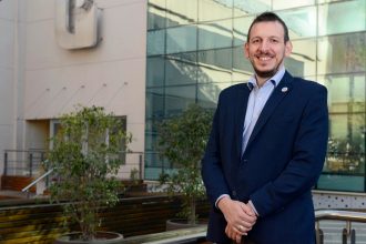 La xenofobia es libertaria: presentaron un proyecto de ley para que los extranjeros paguen la salud y educación en Provincia