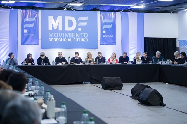 Kicillof no descarta una PASO contra el kirchnerismo y plantea para 2027 «Argentina o Trump»