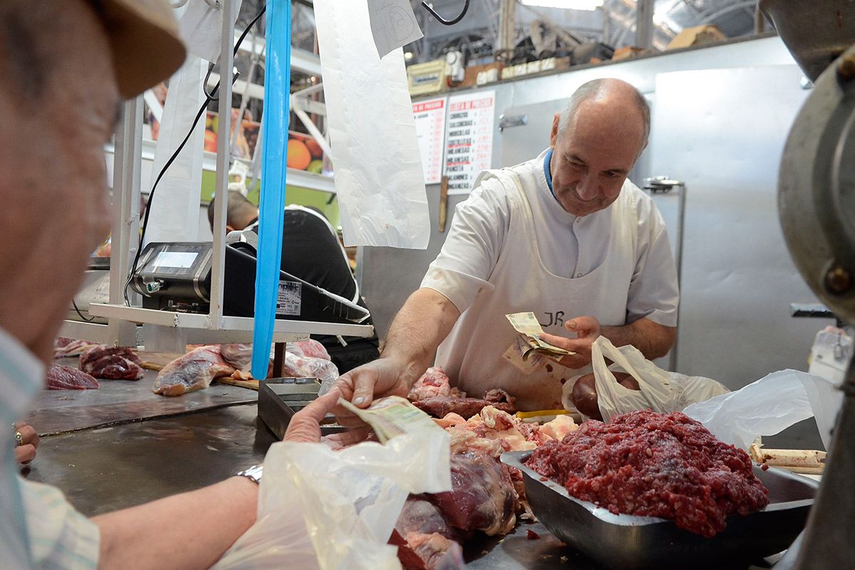 El consumo de carne cayó 12% desde enero y los argentinos comen casi 5 kilos menos que el año pasado