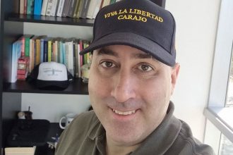 Detuvieron en Bolivia al exasesor de Milei Fernando Cerimedo tras un atentado contra su ex pareja