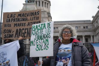 Los jubilados que cobran la mínima perdieron un 42% de su poder adquisitivo