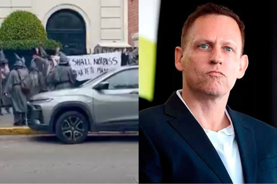 Vestidos como Gandalf, un grupo de manifestantes protestó frente a la casa de Peter Thiel en Palermo